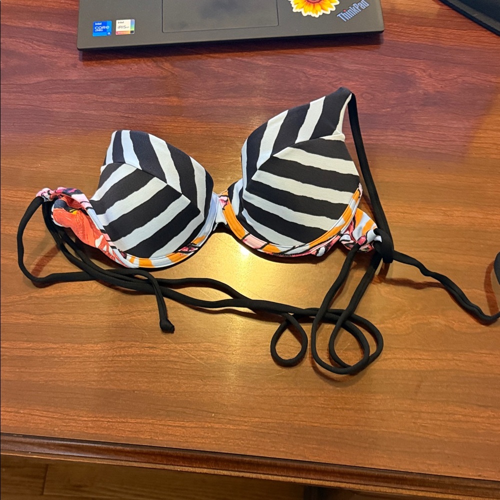 Masji bikini top. Size small.